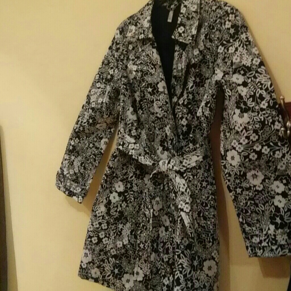 Old navy trench coat, black/white floral print, XL